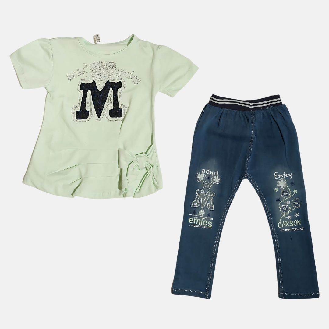 T-shirt With Denim pants